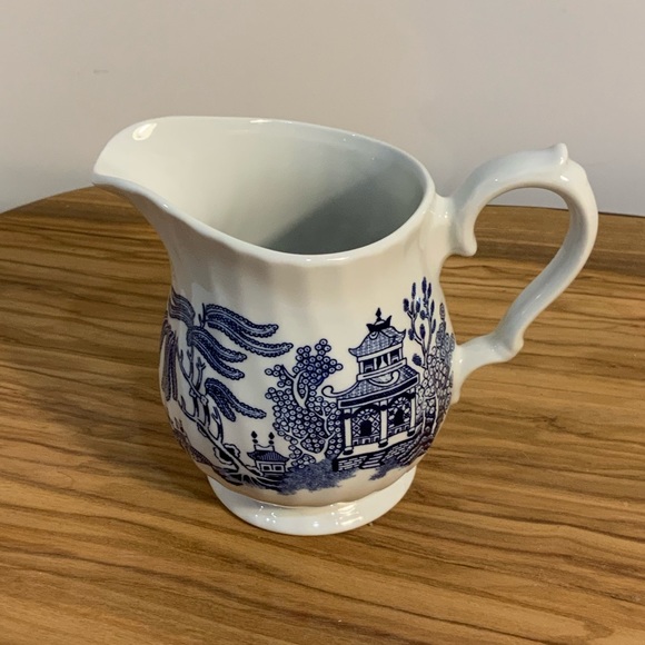 Blue Willow Style Creamer - Picture 2 of 16